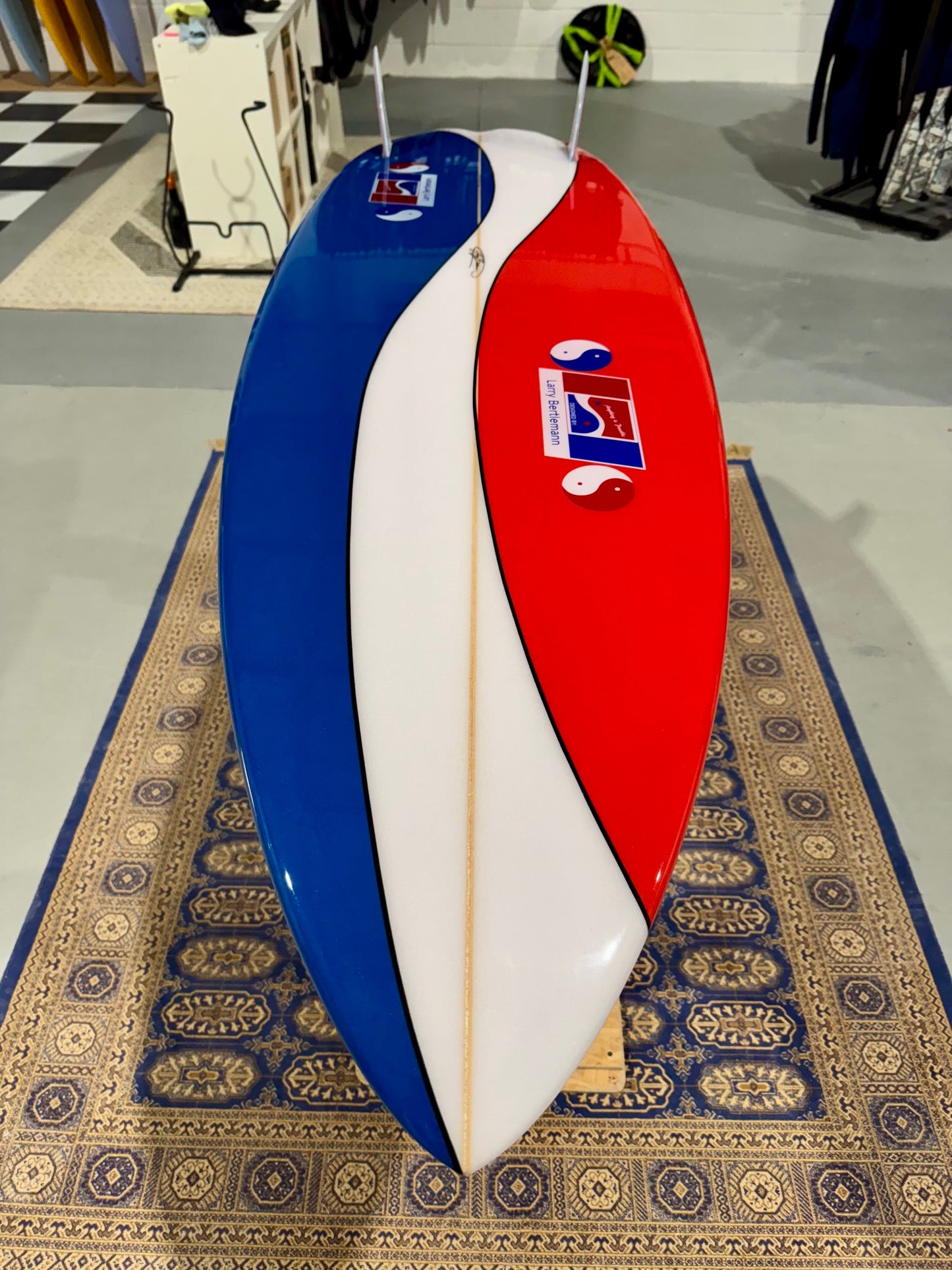 Prancha Surf Larry Bertlemann "Pepsi" Twin Fin 6’0 w/ glass on fins