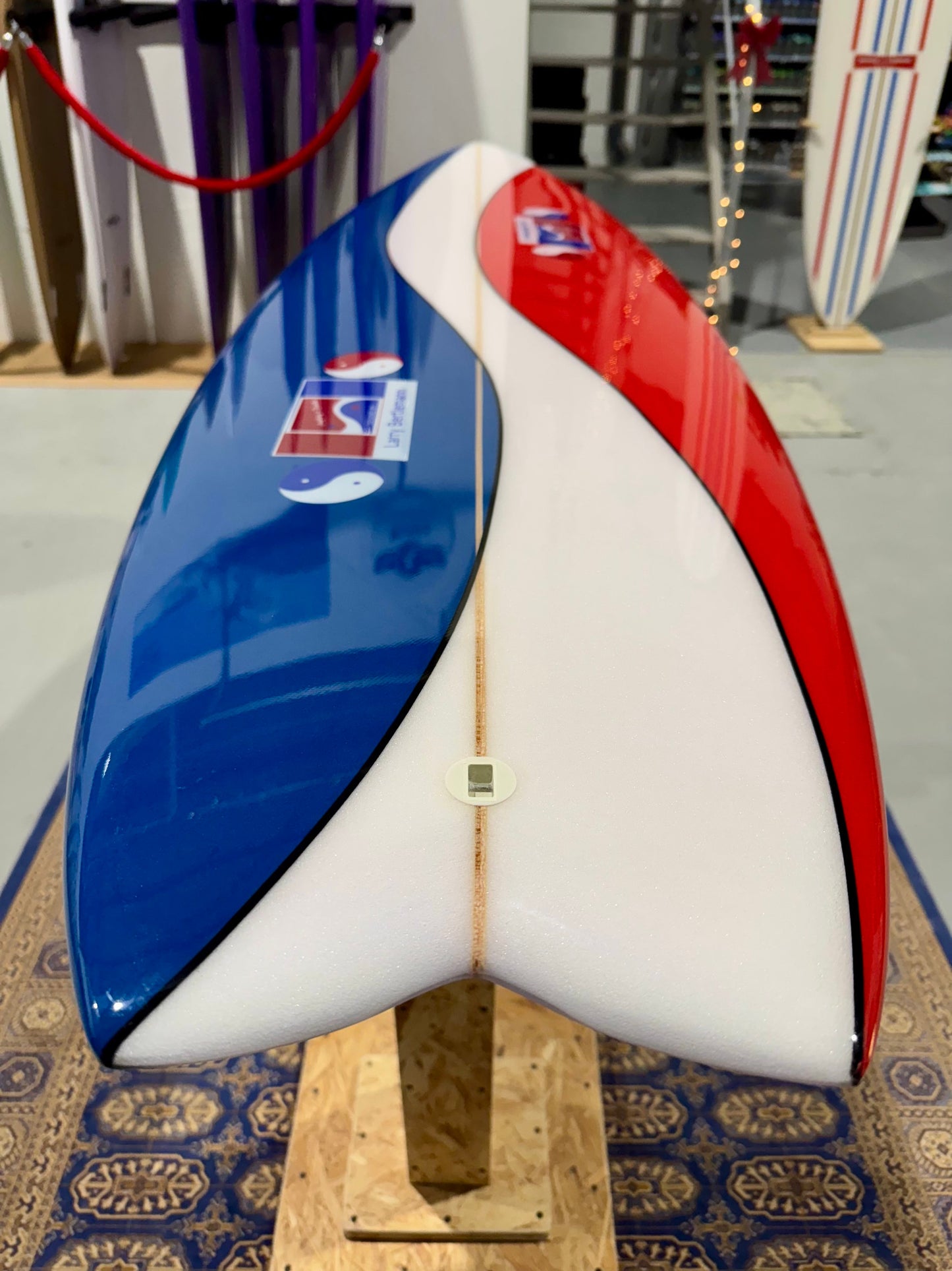 Prancha Surf Larry Bertlemann "Pepsi" Twin Fin 6’0 w/ glass on fins
