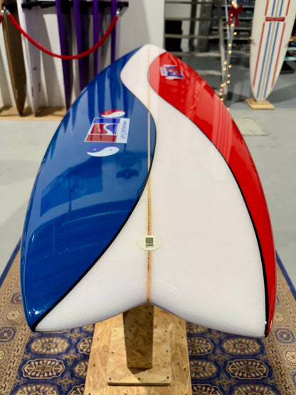 Prancha Surf Larry Bertlemann "Pepsi" Twin Fin 6’0 w/ glass on fins