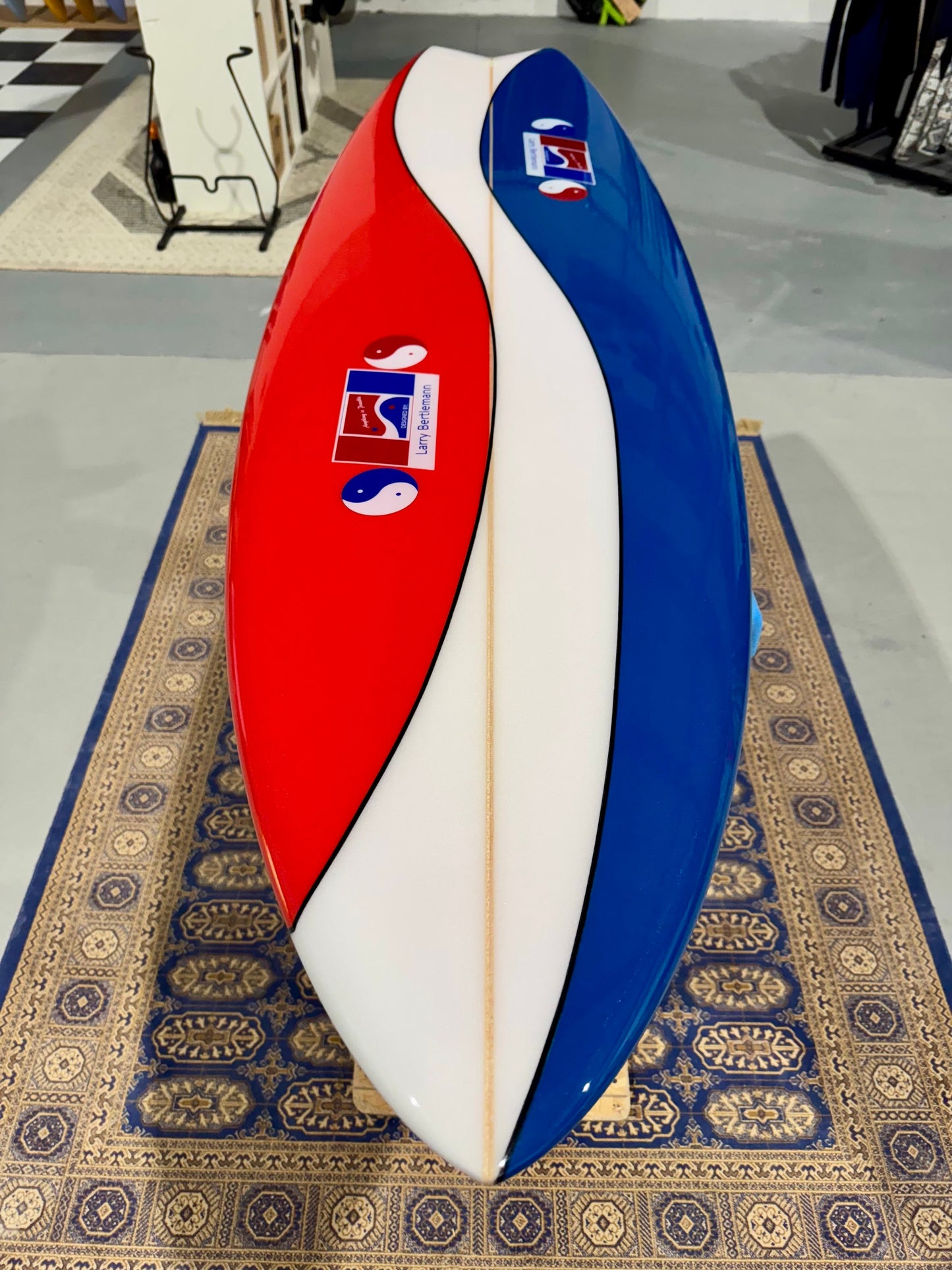 Prancha Surf Larry Bertlemann "Pepsi" Twin Fin 6’0 w/ glass on fins