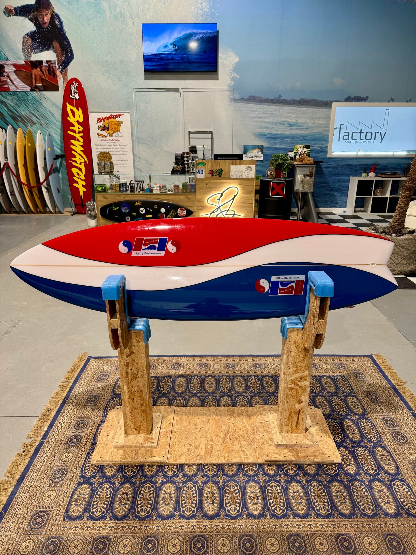 Prancha Surf Larry Bertlemann "Pepsi" Twin Fin 6’0 w/ glass on fins