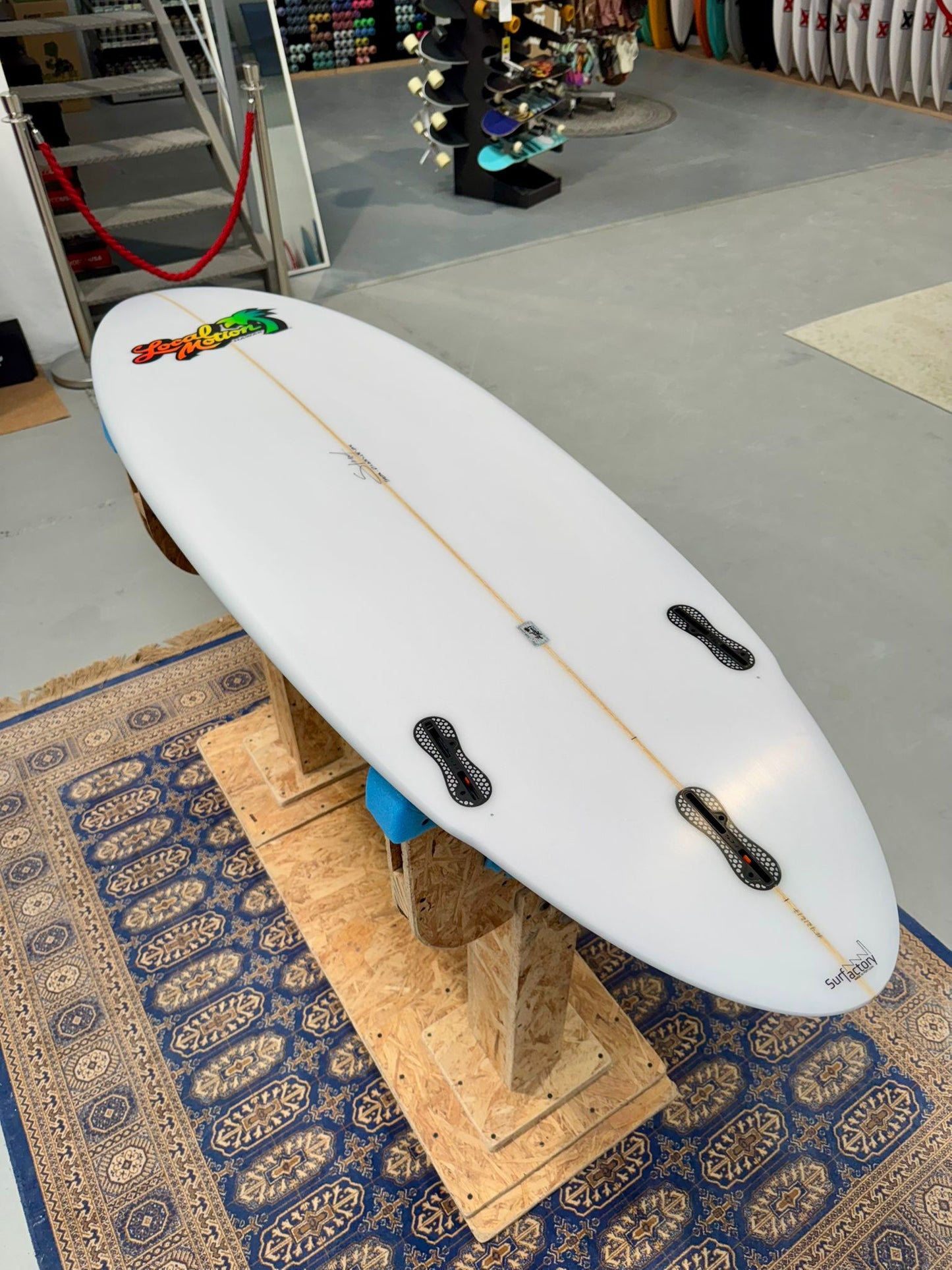 Prancha Surf  Local Motion THRSTR (Round Pin) 6´1